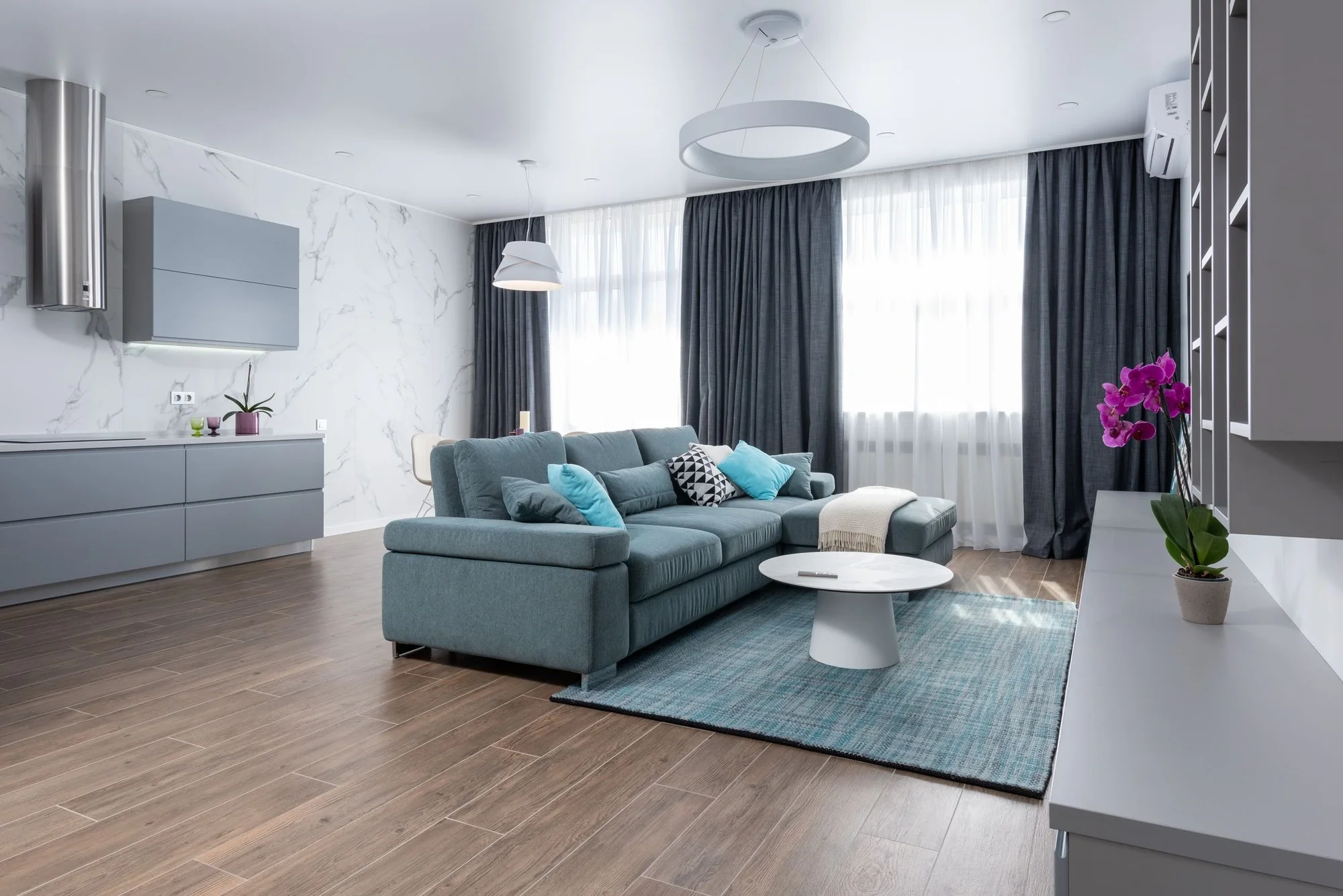Bright, tidy living room